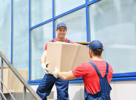 Mobile self storage support for household and business customers